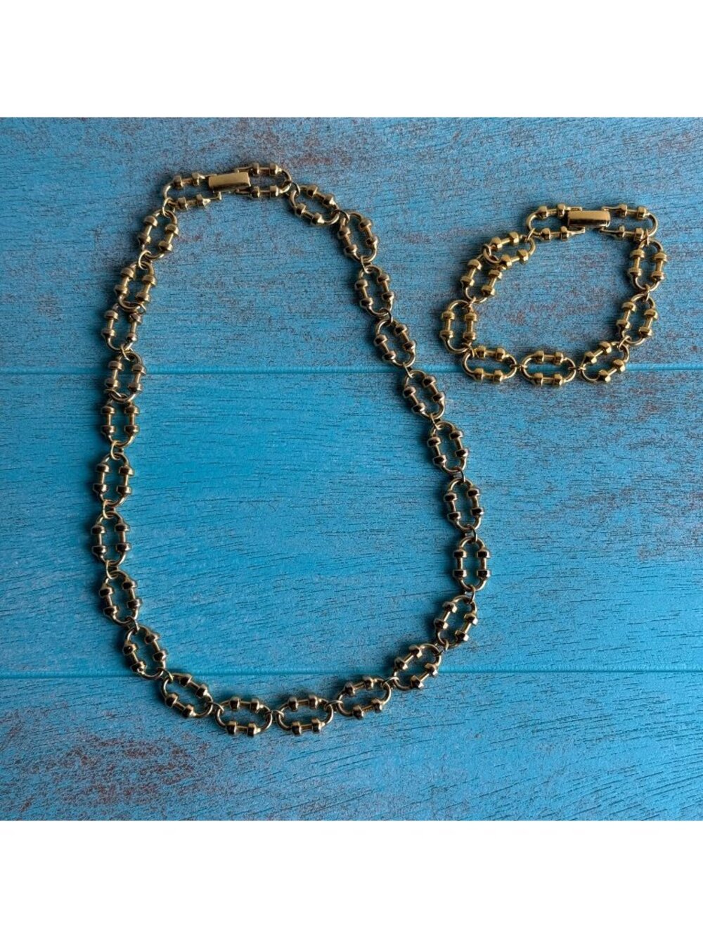 Vintage AVON Gold Tone Oval Link Necklace & Bracelet Set Bold Link